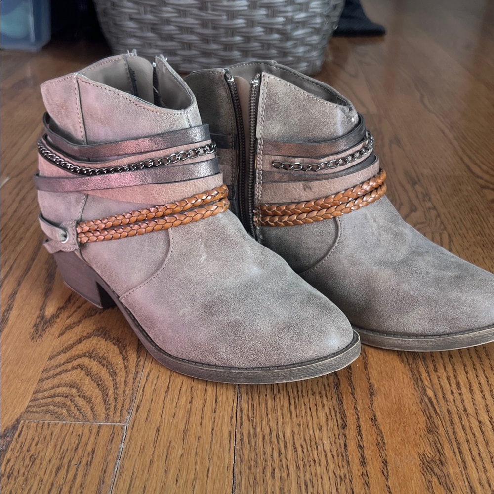 Stylish Ankle Boots with Braided Accents